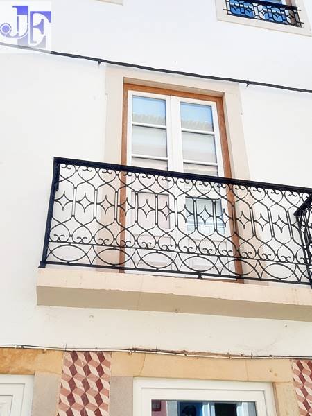 Varanda com guarda decorativa