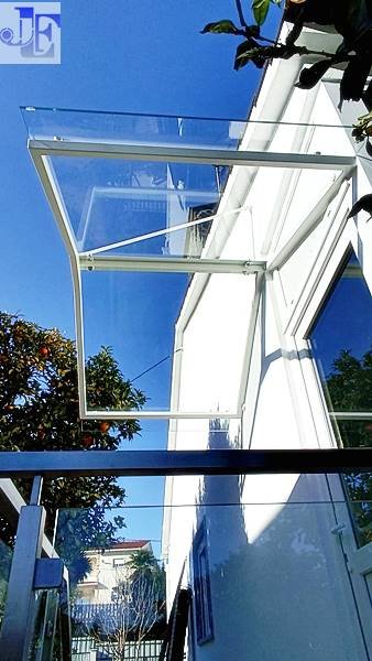 Guarda exterior em vidro